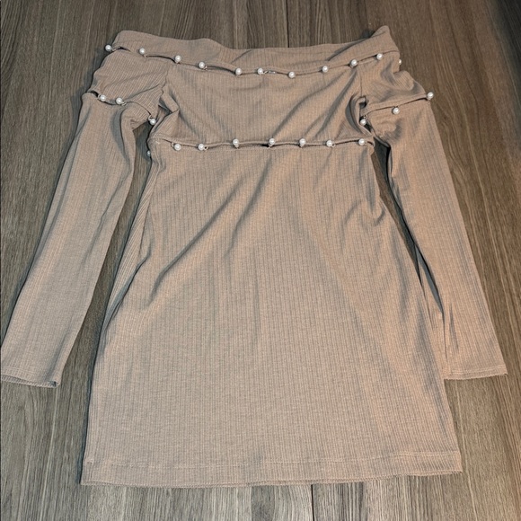 REVOLVE h:ours Tan Off-Shoulder Long Sleeve DelhiaPearl Dress Size:M mini Dress - Picture 3 of 13